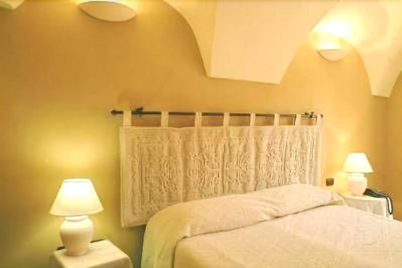 Corte Fiorita Diffuso 3* Bosa