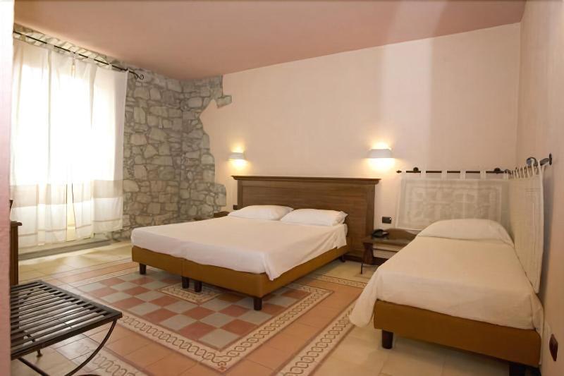 Corte Fiorita Diffuso 3*