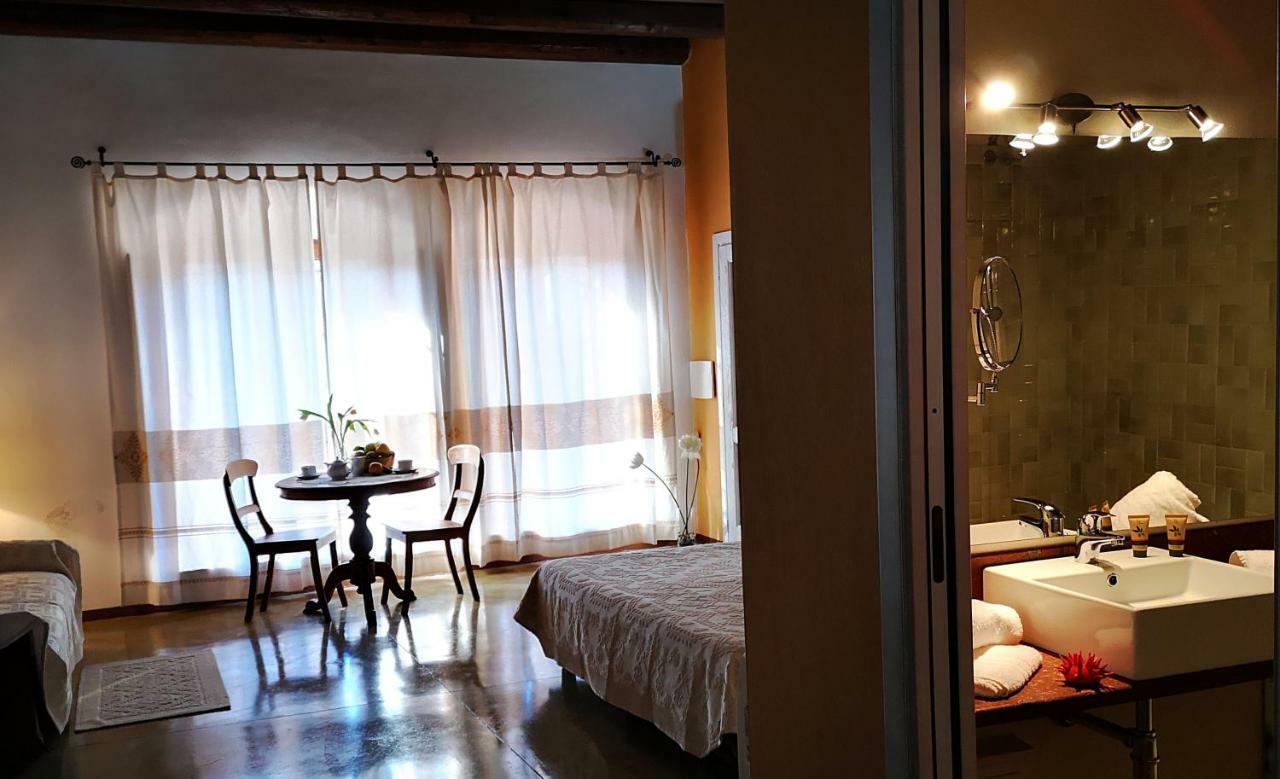 Corte Fiorita Diffuso 3* Bosa
